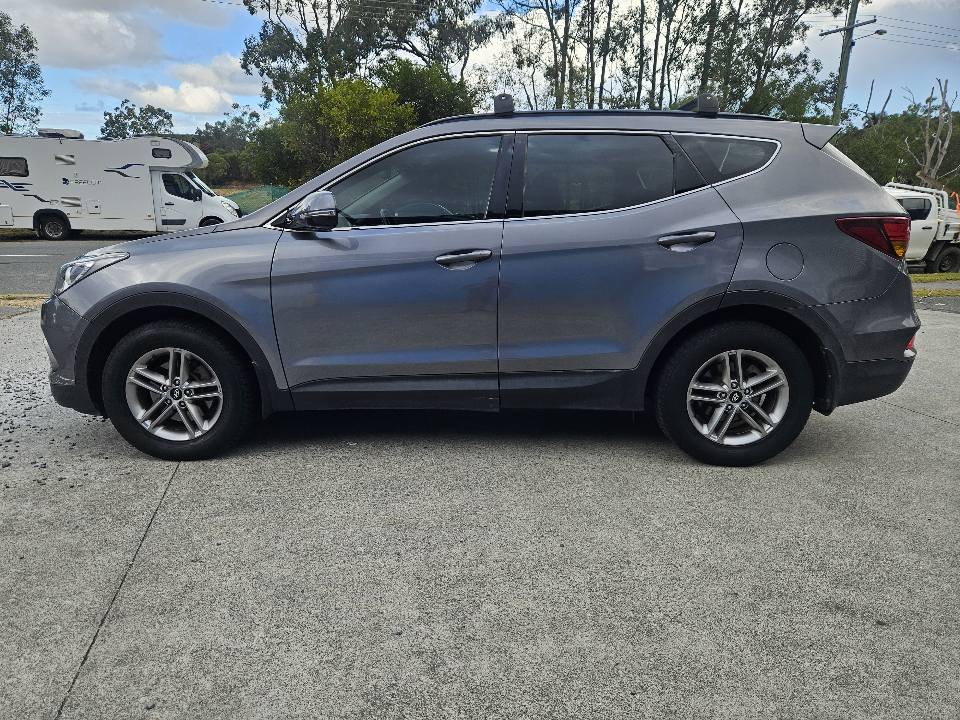 2016 Hyundai Santa Fe  auto low kms 7 seats easy finance 4.jpg